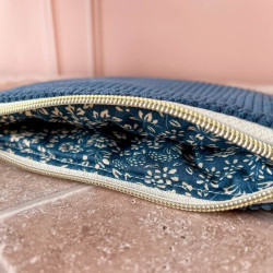 Pochette à maquillage fleurs bleues