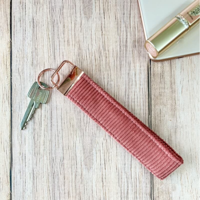 Porte clé personnalisé famille "Velours bois de rose"