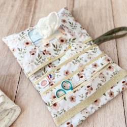 Pochette à langer nomade en lin vert kaki fabriquée en France - BCBG Family