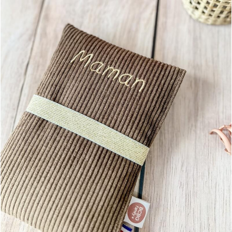 pochette livre brodée avec prénom