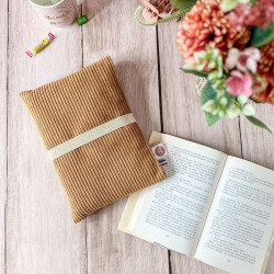 pochette livre pour livre broché en velours moutarde