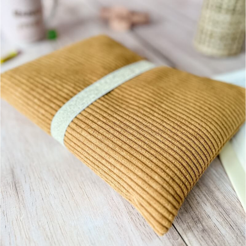 pochette à livre entièrement doublée sans coutures apparentes