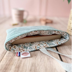pochette pour livre entièrement doublée sans coutures apparentes