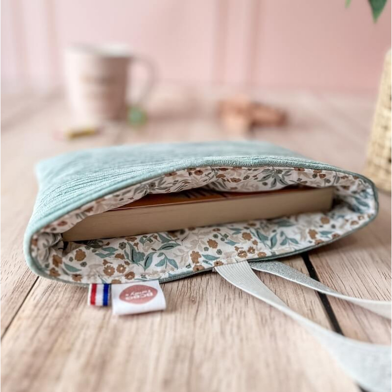 pochette pour livre entièrement doublée sans coutures apparentes