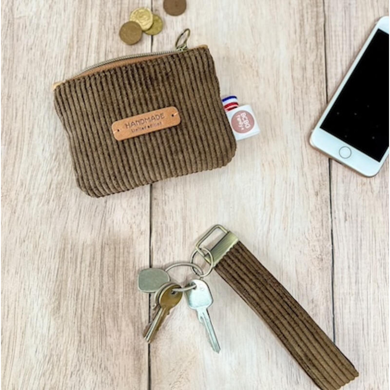 porte monnaie homme personnalisé en velours chocolat