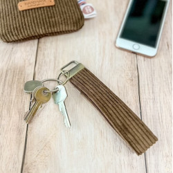porte clé homme personnalisé en velours marron chocolat