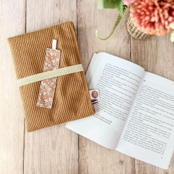 pochette à livre en velours jaune moutarde personnalisable