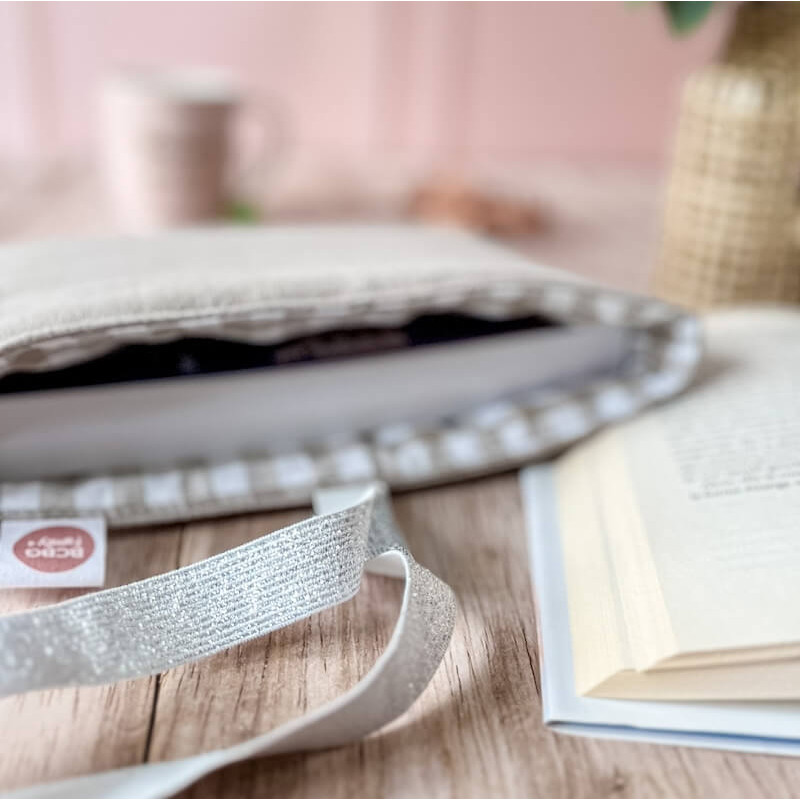 Pochette à livre avec doublure à carreaux beige