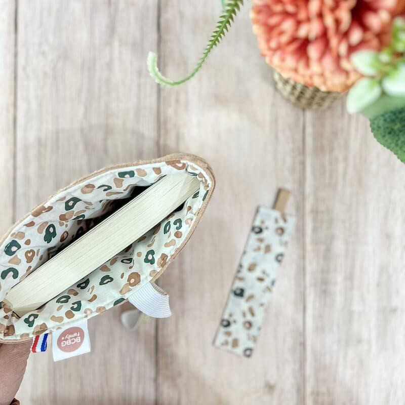 pochette pour livre avec doublure léopard