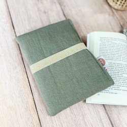 pochette pour livre de poche avec élastique doré pour s'adapter à l'épaisseur du roman