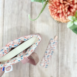 pochette pour livre avec doublure à fleurs rose en coton bio