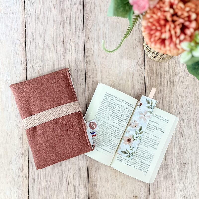 Pochette pour livre en lin terracotta, tomette, brique et marque page coordonné