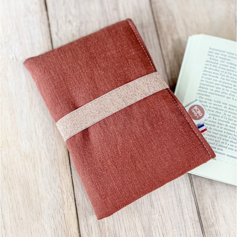 Pochette pour livre de poche et élastique pour fermeture