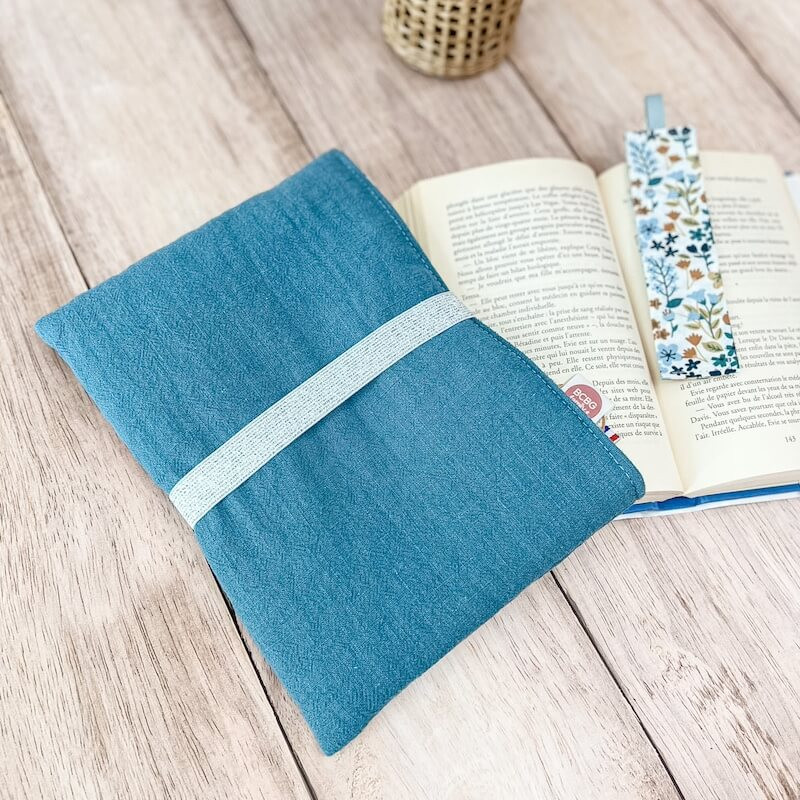 Pochette à livre pour roman broché et marque page assorti