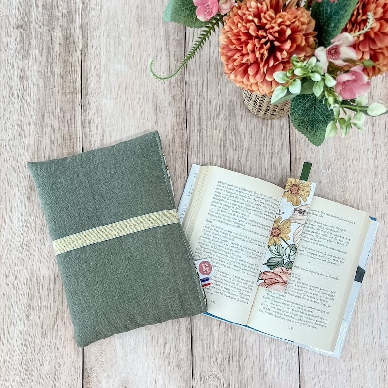Pochette à livre made in France pour roman broché en lin vert kaki