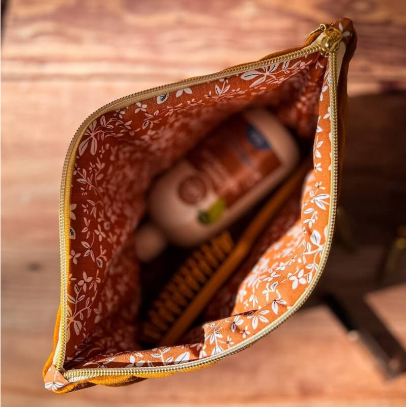 trousse de toilette velours avec doublure fleurs moutarde assortie