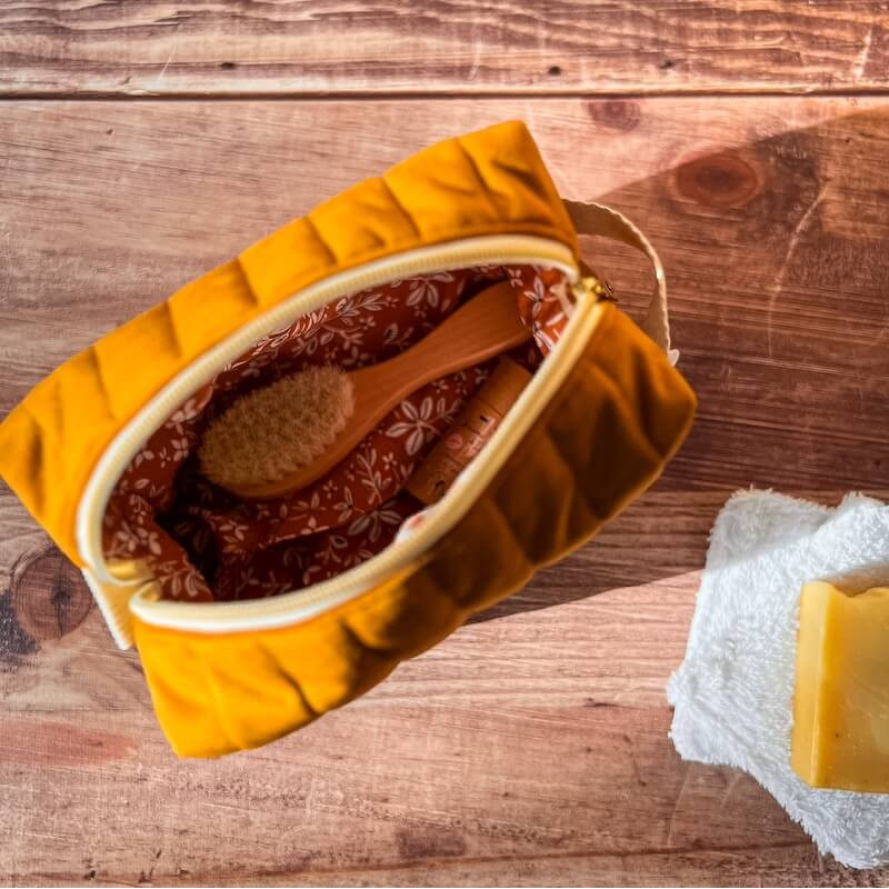trousse de toilette bébé naissance entièrement doublée, idéal pour le nécessaire de bébé ou le maquillage