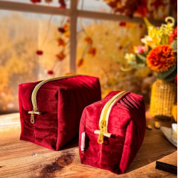 trousse de toilette bébé naissance avec taille adulte à coté