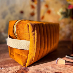 trousse de toilette personnalisable en velours doré avec anse de transport