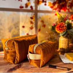 trousse de toilette personnalisable avec taille mini à coté