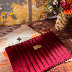 Housse ordinateur portable en velours matelassé lie de vin