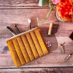 pochette à maquillage en velours matelassé jaune doré